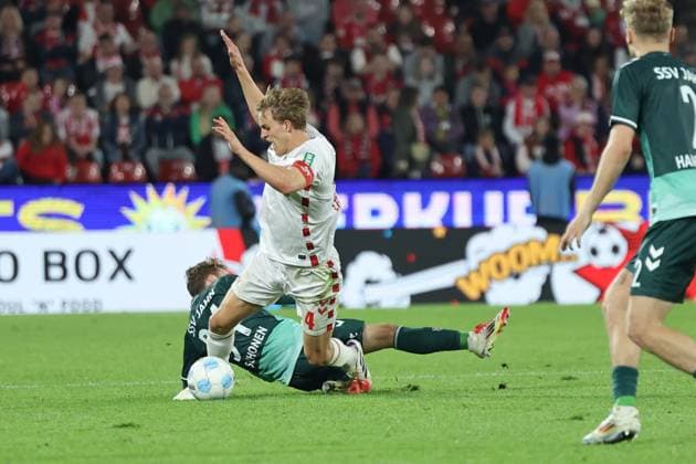 GER, 2.FBL, 1. FC Koeln vs. SSV Jahn Regensburg 03.05.2025, Rheinenergie Stadion, Koeln, GER, 2.FBL, 1. FC Koeln vs. SSV Jahn Regensburg, im Bild: Timo Hübers Huebers (FC Koeln 4), im Zweikampf gegen Anssi Suhonen (Regensburg 34),