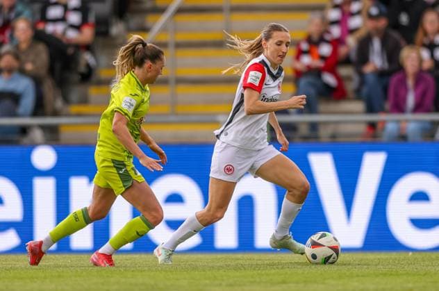 GER, Frankfurt, Eintracht Frankfurt vs TSG Hoffenheim, Google Pixel Bundesliga, Fussball, DFB, Spielzeit 2024 2025, Stadion am Bretanobad, 21. Spieltag, im Bild: Lara Prasnikar (Eintracht Frankfurt Frauen 7) DFB DFL REGULATIONS PROHIBIT ANY USE OF PHOTOGRAPHS AS IMAGE SEQUENCES AND OR QUASI-VIDEO, 04.05.2025, Copyright: HMBxMedia HendrikxHamelau
