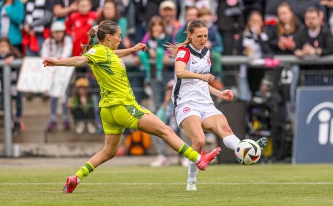 GER, Frankfurt, Eintracht Frankfurt vs TSG Hoffenheim, Google Pixel Bundesliga, Fussball, DFB, Spielzeit 2024 2025, Stadion am Bretanobad, 21. Spieltag, im Bild: Lara Prasnikar (Eintracht Frankfurt Frauen 7) DFB DFL REGULATIONS PROHIBIT ANY USE OF PHOTOGRAPHS AS IMAGE SEQUENCES AND OR QUASI-VIDEO, 04.05.2025, Copyright: HMBxMedia HendrikxHamelau