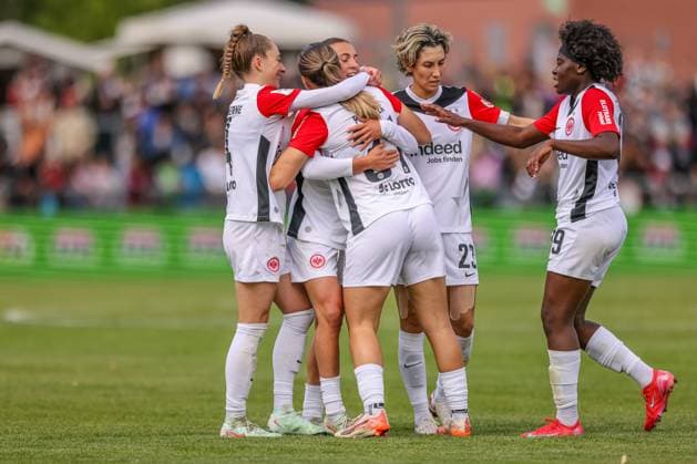 GER, Frankfurt, Eintracht Frankfurt vs TSG Hoffenheim, Google Pixel Bundesliga, Fussball, DFB, Spielzeit 2024 2025, Stadion am Bretanobad, 21. Spieltag, im Bild: Tanja Pawollek (Eintracht Frankfurt Frauen 31) erzielt das Tor zum 3:1 und jubelt DFB DFL REGULATIONS PROHIBIT ANY USE OF PHOTOGRAPHS AS IMAGE SEQUENCES AND OR QUASI-VIDEO, 04.05.2025, Copyright: HMBxMedia HendrikxHamelau