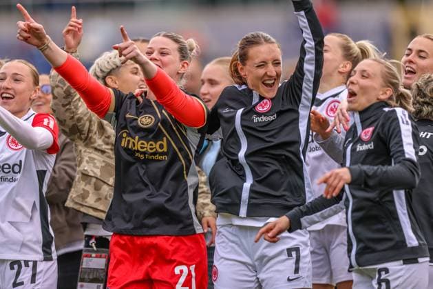 GER, Frankfurt, Eintracht Frankfurt vs TSG Hoffenheim, Google Pixel Bundesliga, Fussball, DFB, Spielzeit 2024 2025, Stadion am Bretanobad, 21. Spieltag, im Bild: Eintracht Frankfurt jubelt nach dem Sieg gegen Hoffenheim, Lara Prasnikar (Eintracht Frankfurt Frauen 7) DFB DFL REGULATIONS PROHIBIT ANY USE OF PHOTOGRAPHS AS IMAGE SEQUENCES AND OR QUASI-VIDEO, 04.05.2025, Copyright: HMBxMedia HendrikxHamelau
