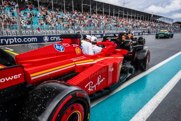 F1 - MIAMI GRAND PRIX 2025 HAMILTON Lewis (gbr), Scuderia Ferrari SF-25, LECLERC Charles (mco), Scuderia Ferrari SF-25, portrait drivers parade during the Formula 1 Crypto.com Miami Grand Prix 2025, 6th round of the 2025 FIA Formula One World Championship, WM, Weltmeisterschaft from May 2 to 4, 2025 on the Miami International Autodrome, in Miami Gardens, Florida, United States of America - Miami GardensUnited States Copyright: xCharlyxLopezx