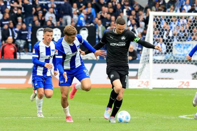 DEU, DFL, 2. FBL, Hertha BSC vs. Gruether Fuerth, 04.05.2025, Berliner Olympiastadion, Berlin, DEU, DFL, 2. FBL, Hertha BSC vs. Gruether Fuerth, im Bild Marton Dardai (Hertha BSC Berlin 31), Diego Demme (Hertha BSC Berlin 6), Branimir Hrgota (Greuther Fuerth 10) DFL - regulations prohibit any use of Photographs as image sequences and or quasi-video