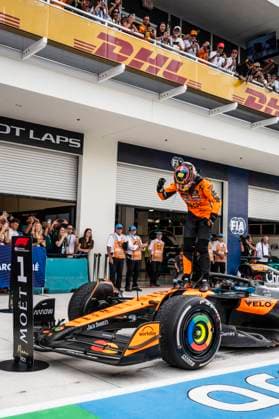 F1 - MIAMI GRAND PRIX 2025 PIASTRI Oscar (aus), McLaren F1 Team MCL39, portrait, celebrates victory during the Formula 1 Crypto.com Miami Grand Prix 2025, 6th round of the 2025 FIA Formula One World Championship, WM, Weltmeisterschaft from May 2 to 4, 2025 on the Miami International Autodrome, in Miami Gardens, Florida, United States of America - Miami GardensUnited States Copyright: xCharlyxLopezx