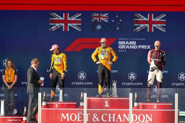 Siegerehrung auf dem Podium, l-r: Marketing Director Louise McEwen, 2 Platz Lando Norris (McLaren Formula 1 Team), Winner, Sieger, Oscar Piastri (McLaren Formula 1 Team), 3 Platz George Russell (Mercedes-AMG Petronas), Grosser Preis von Miami, Motorsport, Herren, Formel 1, Rennen, 04.05.2025 Miami Florida USA