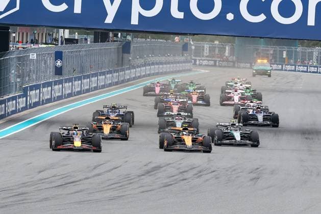 Start beim Rennen, Max Verstappen (Oracle Red Bull Racing), Lando Norris (McLaren Formula 1 Team), Oscar Piastri (McLaren Formula 1 Team), Kimi Antonelli (Mercedes-AMG Petronas), Grosser Preis von Miami, Motorsport, Herren, Formel 1, Rennen, 04.05.2025 Miami Florida USA