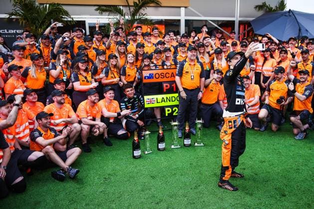 Sport Bilder des Tages F1 - MIAMI GRAND PRIX 2025 PIASTRI Oscar (aus), McLaren F1 Team MCL39, portrait, NORRIS Lando (gbr), McLaren F1 Team MCL39, portrait McLaren F1 Team celebration during the Formula 1 Crypto.com Miami Grand Prix 2025, 6th round of the 2025 FIA Formula One World Championship, WM, Weltmeisterschaft from May 2 to 4, 2025 on the Miami International Autodrome, in Miami Gardens, Florida, United States of America - Miami GardensUnited States Copyright: xEricxAlonsox