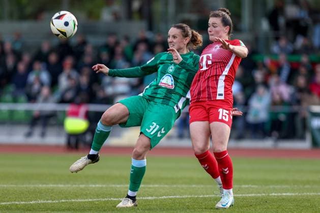v.li.: Verena Wieder (SV Werder Bremen, 31) und Amelie Bohnen (1. FC Köln, 15) im Zweikampf, Duell, Dynamik, Aktion, Action, Spielszene, DIE DFB-RICHTLINIEN UNTERSAGEN JEGLICHE NUTZUNG VON FOTOS ALS SEQUENZBILDER UND ODER VIDEOÄHNLICHE FOTOSTRECKEN. DFB REGULATIONS PROHIBIT ANY USE OF PHOTOGRAPHS AS IMAGE SEQUENCES AND OR QUASI-VIDEO., 04.05.2025, Bremen (Deutschland), Fussball, Google Pixel Frauen-Bundesliga, SV Werder Bremen - 1. FC Köln