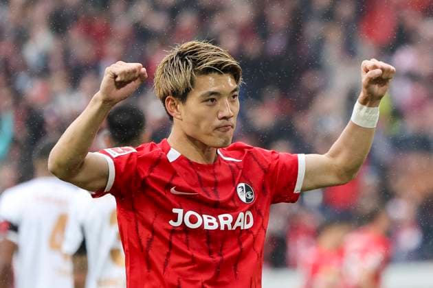 Ritsu Doan (SC Freiburg, 42) , Deutschland, Fussball, 1. Bundesliga, 32.Spieltag, 2024 2025, SC Freiburg vs. Bayer 04 Leverkusen, 04.05.2025, Europa-Park Stadion, Freiburg im Breisgau, Deutschland DFL REGULATIONS PROHIBIT ANY USE OF PHOTOGRAPHS AS IMAGE SEQUENCES AND OR QUASI-VIDEO. Freiburg im Breisgau Europa-Park Stadion Baden-Württemberg Deutschland Copyright: xGrantxHubbsx