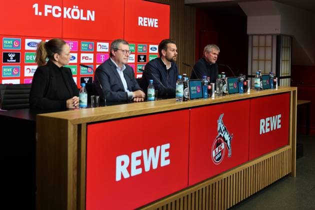 GER, 2.FBL, PK 1. FC Koeln, kurzfristige Trainervorstellung 05.05.2025, Rheinenergie Stadion, Koeln, GER, 2.FBL, PK 1. FC Koeln, kurzfristige Trainervorstellung , im Bild: v.l. Lil Zercher Pressesprecherin, Dr. Werner Wolf Praesident (1.FC Koeln), Thomas Kessler vorrübergehend Geschäftsführer (1. FC Koeln), Friedhelm Funkel neuer Chefrainer bis Saisonende, Headcoach (1.FC Koeln),