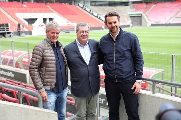 GER, 2.FBL, PK 1. FC Koeln, kurzfristige Trainervorstellung 05.05.2025, Rheinenergie Stadion, Koeln, GER, 2.FBL, PK 1. FC Koeln, kurzfristige Trainervorstellung , im Bild: v.l. Friedhelm Funkel neuer Chefrainer bis Saisonende, Headcoach (1.FC Koeln), Dr. Werner Wolf Praesident (1.FC Koeln), Thomas Kessler vorrübergehend Geschäftsführer (1. FC Koeln),