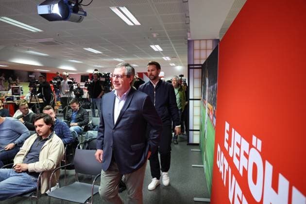 GER, 2.FBL, PK 1. FC Koeln, kurzfristige Trainervorstellung 05.05.2025, Rheinenergie Stadion, Koeln, GER, 2.FBL, PK 1. FC Koeln, kurzfristige Trainervorstellung , im Bild: nach kurzfristiger Entlassung von Trainer Gerhard Struber und Geschäftsführer Keller wird erneut Friedhelm Funkel als Trainer für die beiden letzten Saisonspiele eingesetzt Dr. Werner Wolf Praesident (1.FC Koeln), Thomas Kessler vorrübergehend Geschäftsführer (1. FC Koeln), kommen in den Presseraum