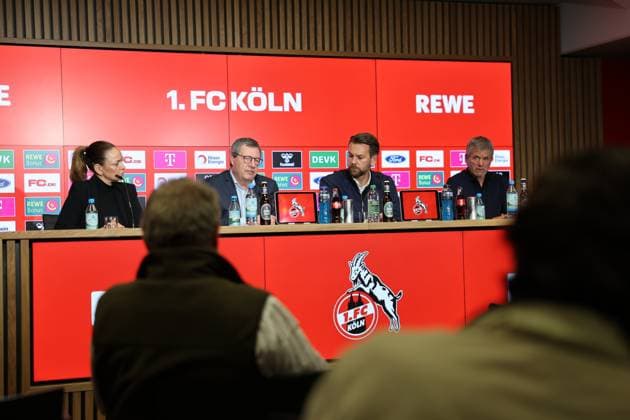 GER, 2.FBL, PK 1. FC Koeln, kurzfristige Trainervorstellung 05.05.2025, Rheinenergie Stadion, Koeln, GER, 2.FBL, PK 1. FC Koeln, kurzfristige Trainervorstellung , im Bild: Lil Zercher Pressesprecherin ( 1. FC Koeln), Dr. Werner Wolf Praesident (1.FC Koeln), Thomas Kessler vorrübergehend Geschäftsführer (1. FC Koeln), Friedhelm Funkel neuer Chefrainer bis Saisonende, Headcoach (1.FC Koeln),