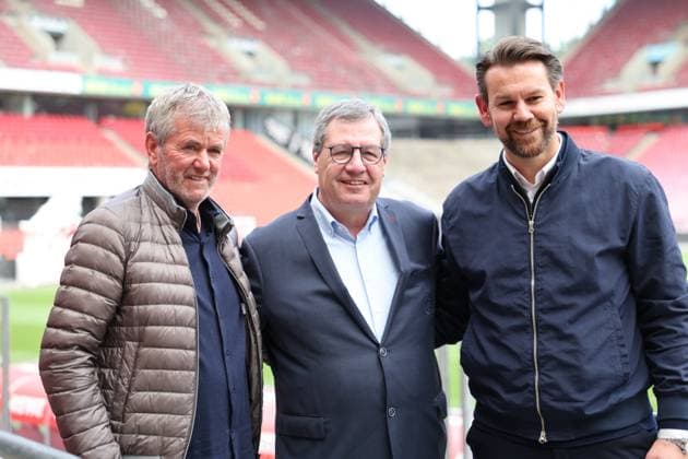 GER, 2.FBL, PK 1. FC Koeln, kurzfristige Trainervorstellung 05.05.2025, Rheinenergie Stadion, Koeln, GER, 2.FBL, PK 1. FC Koeln, kurzfristige Trainervorstellung , im Bild: Dr. Werner Wolf Praesident (1.FC Koeln), mitte Thomas Kessler vorrübergehend Geschäftsführer (1. FC Koeln), Friedhelm Funkel neuer Chefrainer bis Saisonende, Headcoach (1.FC Koeln),