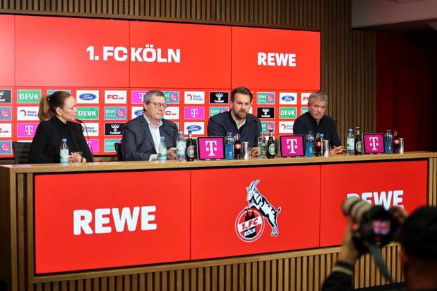 GER, 2.FBL, PK 1. FC Koeln, kurzfristige Trainervorstellung 05.05.2025, Rheinenergie Stadion, Koeln, GER, 2.FBL, PK 1. FC Koeln, kurzfristige Trainervorstellung , im Bild: Lil Zercher Pressesprecherin ( 1. FC Koeln), Dr. Werner Wolf Praesident (1.FC Koeln), Thomas Kessler vorrübergehend Geschäftsführer (1. FC Koeln), Friedhelm Funkel neuer Chefrainer bis Saisonende, Headcoach (1.FC Koeln),