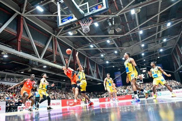 easyCredit Basketball Bundesliga, BBL, Saison 2024 2025, Herren. 01.05.2025, Niners Chemnitz - MHP RIESEN Ludwigsburg. Nicholas Tischler (Niners Chemnitz, No 33), Brandon Tischler (MHP RIESEN Ludwigsburg, No24) Copyright. Kai Schmidt. Chemnitz Messe Chemnitz Sachsen Deutschland