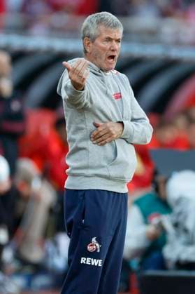 Friedhelm Funkel (1.FC Koeln, Headcoach, Coach, Trainer) gibt Anweisungen, gestikuliert, mit den Armen gestikulieren gives instructions, gesticulate, gesticolando, emotionen, 09.05.2025, Fussball, 2. Bundesliga, 1. FC Nürnberg - 1. FC Köln, GER, Nuernberg, Max-Morlock-Stadion, DFL REGULATIONS PROHIBIT ANY USE OF PHOTOGRAPHS AS IMAGE SEQUENCES AND OR QUASI-VIDEO.