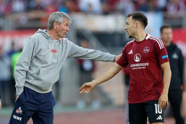 v.l. Friedhelm Funkel (1.FC Koeln, Headcoach, Coach, Trainer) und Julian Justav (1.FC Nuernberg, 10), 09.05.2025, Fussball, 2. Bundesliga, 1. FC Nürnberg - 1. FC Köln, GER, Nuernberg, Max-Morlock-Stadion, DFL REGULATIONS PROHIBIT ANY USE OF PHOTOGRAPHS AS IMAGE SEQUENCES AND OR QUASI-VIDEO.