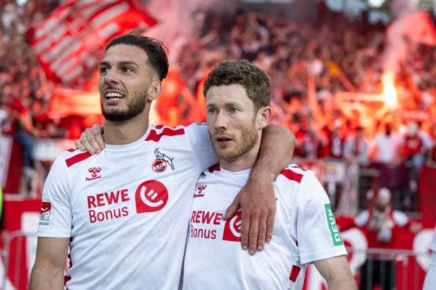 Florian Kainz (FC Koeln, 11), Leart Paqarada (FC Koeln, 17) jubeln ueber das Tor zum 1:2 Sieg, dahinter Fans Ultras mit Pyrotechnik im Gaesteblock, GER, 1. FC Nuernberg (FCN) vs 1. FC Koeln (KOE), Fussball 2. Bundesliga, 33. Spieltag, Saison 2024 2025, 09.05.2025 DFB DFL regulations prohibit any use of photographs as image sequences and or quasi-video GER, 1. FC Nuernberg (FCN) vs 1. FC Koeln (KOE), Fussball 2. Bundesliga, 33. Spieltag, Saison 2024 2025, 09.05.2025 Nuernberg