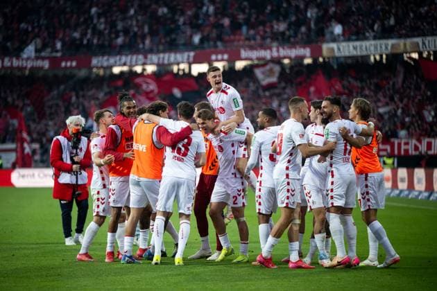Mark Uth (FC Koeln, 13), Joel Schmied (FC Koeln, 02), Eric Martel (FC Koeln, 06), Tim Lemperle (FC Koeln, 19), Leart Paqarada (FC Koeln, 17) und Team jubeln ueber den 2:1 Sieg und moeglichen Aufstieg, GER, 1. FC Nuernberg (FCN) vs 1. FC Koeln (KOE), Fussball 2. Bundesliga, 33. Spieltag, Saison 2024 2025, 09.05.2025 DFB DFL regulations prohibit any use of photographs as image sequences and or quasi-video GER, 1. FC Nuernberg (FCN) vs 1. FC Koeln (KOE), Fussball 2. Bundesliga, 33. Spieltag, Saison 2024 2025, 09.05.2025 Nuernberg
