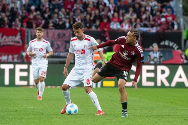 Luca Waldschmidt (FC Koeln, 09) im Zweikampf mit Rafael Lubach (FC Nuernberg, 18), GER, 1. FC Nuernberg (FCN) vs 1. FC Koeln (KOE), Fussball 2. Bundesliga, 33. Spieltag, Saison 2024 2025, 09.05.2025 DFB DFL regulations prohibit any use of photographs as image sequences and or quasi-video GER, 1. FC Nuernberg (FCN) vs 1. FC Koeln (KOE), Fussball 2. Bundesliga, 33. Spieltag, Saison 2024 2025, 09.05.2025 Nuernberg