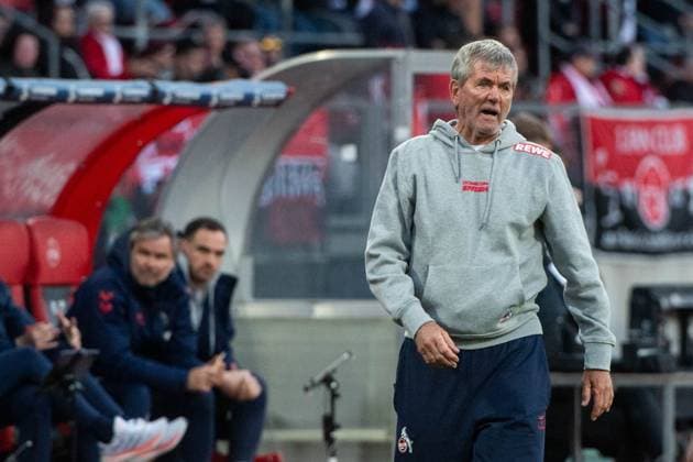 Friedhelm Funkel (FC Koeln, Trainer) gestikuliert, GER, 1. FC Nuernberg (FCN) vs 1. FC Koeln (KOE), Fussball 2. Bundesliga, 33. Spieltag, Saison 2024 2025, 09.05.2025 DFB DFL regulations prohibit any use of photographs as image sequences and or quasi-video GER, 1. FC Nuernberg (FCN) vs 1. FC Koeln (KOE), Fussball 2. Bundesliga, 33. Spieltag, Saison 2024 2025, 09.05.2025 Nuernberg