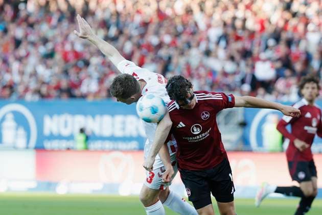 v.l. Dominique Heintz (1. FC Koeln, 3) und Fabio Gruber (1.FC Nuernberg, 4), 09.05.2025, Fussball, 2. Bundesliga, 1. FC Nürnberg - 1. FC Köln, GER, Nuernberg, Max-Morlock-Stadion, DFL REGULATIONS PROHIBIT ANY USE OF PHOTOGRAPHS AS IMAGE SEQUENCES AND OR QUASI-VIDEO.