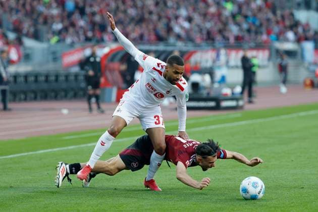 v.l. Linton Maina (1. FC Koeln, 37) und Berkay Yilmaz (1.FC Nuernberg, 21), 09.05.2025, Fussball, 2. Bundesliga, 1. FC Nürnberg - 1. FC Köln, GER, Nuernberg, Max-Morlock-Stadion, DFL REGULATIONS PROHIBIT ANY USE OF PHOTOGRAPHS AS IMAGE SEQUENCES AND OR QUASI-VIDEO.