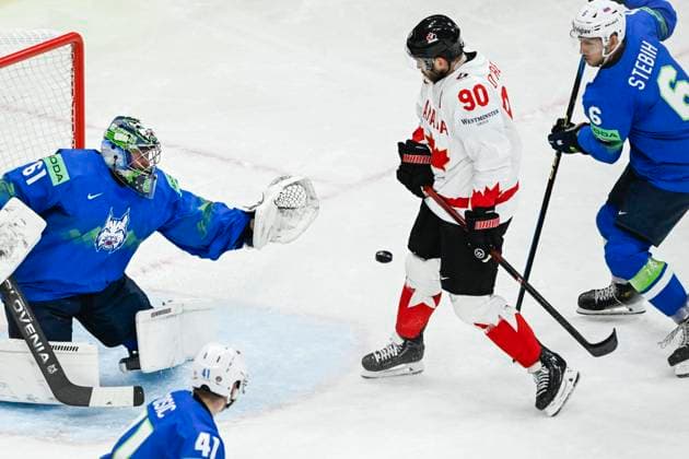 STOCKHOLM, SVERIGE 20250510 Canada s Ryan O Reilly ( 90, center), Slovenia s goalkeeper Lukas Horak, and Slovenia s Matic Podlipnik ( 41) and Miha Stebih ( 6) in action during the IIHF Ice hockey, Eishockey World Championship, WM, Weltmeisterschaft group A match between Slovenia and Canada at Avicii Arena in Stockholm, Sweden, on May 10, 2025. STOCKHOLM SVERIGE x10080x