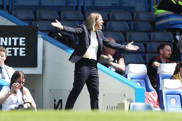 Head Chelsea Women s coach Sonia Bompastor pictured from the sidelines Chelsea v Liverpool, Football, Barclays Women s Super League, Stamford Bridge, London, UK - 10 05 25 EDITORIAL USE ONLY No use with unauthorised audio, video, data, fixture lists (outside the EU), club league logos or live services. Online in-match use limited to 45 images (+15 in extra time). No use to emulate moving images. No use in betting, games or Copyright: xAnthonyxHanc Shutterstockx 15292910k
