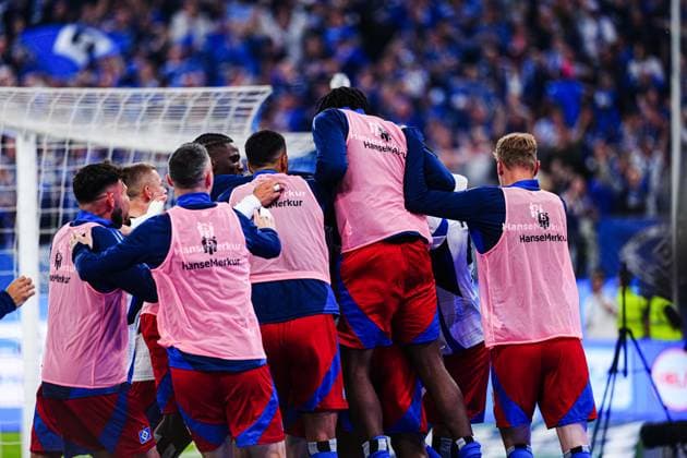 Torjubel Hamburger SV nach Tor zum 2:1 Ransford-Yeboah Koenigsdoerffer (Hamburger SV, 11) GER, Hamburger SV vs. SSV Ulm, Fussball, 2. Bundesliga, Spieltag 33, Saison 2024 2025, 10.05.2025 DFL REGULATIONS PROHIBIT ANY USE OF PHOTOGRAPHS AS IMAGE SEQUENCES AND OR QUASI-VIDEO GER, Hamburger SV vs. SSV Ulm, Fussball, 2. Bundesliga, Spieltag 33, Saison 2024 2025, 10.05.2025 Hamburg