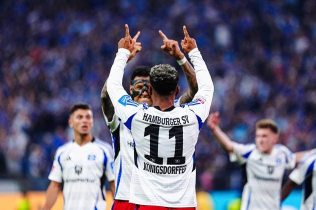 Torjubel Hamburger SV nach Tor zum 2:1 Ransford-Yeboah Koenigsdoerffer (Hamburger SV, 11) GER, Hamburger SV vs. SSV Ulm, Fussball, 2. Bundesliga, Spieltag 33, Saison 2024 2025, 10.05.2025 DFL REGULATIONS PROHIBIT ANY USE OF PHOTOGRAPHS AS IMAGE SEQUENCES AND OR QUASI-VIDEO GER, Hamburger SV vs. SSV Ulm, Fussball, 2. Bundesliga, Spieltag 33, Saison 2024 2025, 10.05.2025 Hamburg