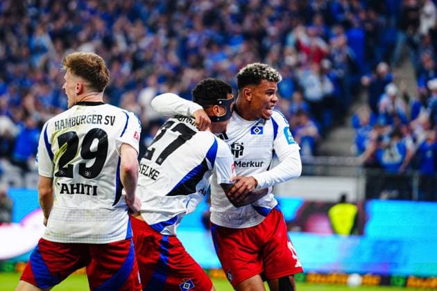 Torjubel Hamburger SV nach Tor zum 2:1 Ransford-Yeboah Koenigsdoerffer (Hamburger SV, 11) GER, Hamburger SV vs. SSV Ulm, Fussball, 2. Bundesliga, Spieltag 33, Saison 2024 2025, 10.05.2025 DFL REGULATIONS PROHIBIT ANY USE OF PHOTOGRAPHS AS IMAGE SEQUENCES AND OR QUASI-VIDEO GER, Hamburger SV vs. SSV Ulm, Fussball, 2. Bundesliga, Spieltag 33, Saison 2024 2025, 10.05.2025 Hamburg