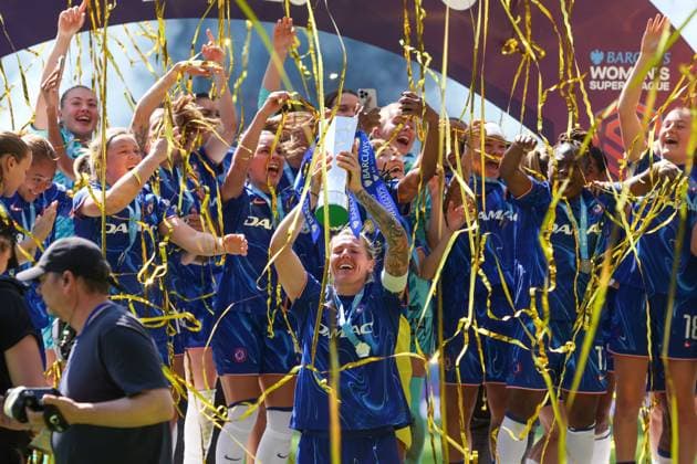 Millie Bright of Chelsea lifts the Barclays Women s Super League trophy Chelsea v Liverpool, Football, Barclays Women s Super League, Stamford Bridge, London, UK - 10 05 25 EDITORIAL USE ONLY No use with unauthorised audio, video, data, fixture lists (outside the EU), club league logos or live services. Online in-match use limited to 45 images (+15 in extra time). No use to emulate moving images. No use in betting, games or Copyright: xAnthonyxHanc Shutterstockx 15292910df