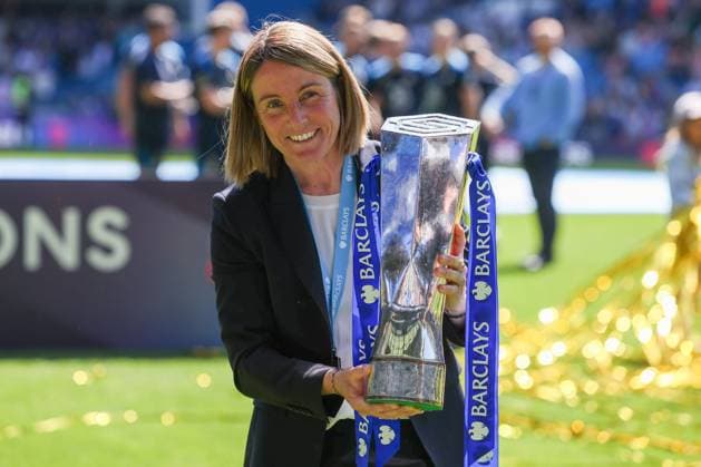 Head Chelsea Women s coach Sonia Bompastor holding the Barclays Women s Super League trophy Chelsea v Liverpool, Football, Barclays Women s Super League, Stamford Bridge, London, UK - 10 05 25 EDITORIAL USE ONLY No use with unauthorised audio, video, data, fixture lists (outside the EU), club league logos or live services. Online in-match use limited to 45 images (+15 in extra time). No use to emulate moving images. No use in betting, games or Copyright: xAnthonyxHanc Shutterstockx 15292910eh