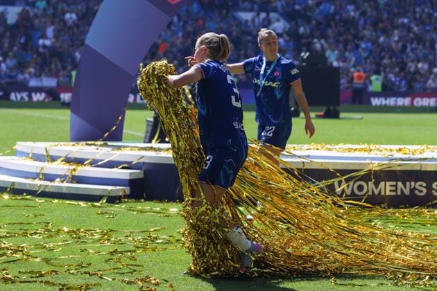 Aggie Beever-Jones of Chelsea gathers confetti from the pitch following the trophy lift Chelsea v Liverpool, Football, Barclays Women s Super League, Stamford Bridge, London, UK - 10 05 25 EDITORIAL USE ONLY No use with unauthorised audio, video, data, fixture lists (outside the EU), club league logos or live services. Online in-match use limited to 45 images (+15 in extra time). No use to emulate moving images. No use in betting, games or Copyright: xAnthonyxHanc Shutterstockx 15292910du