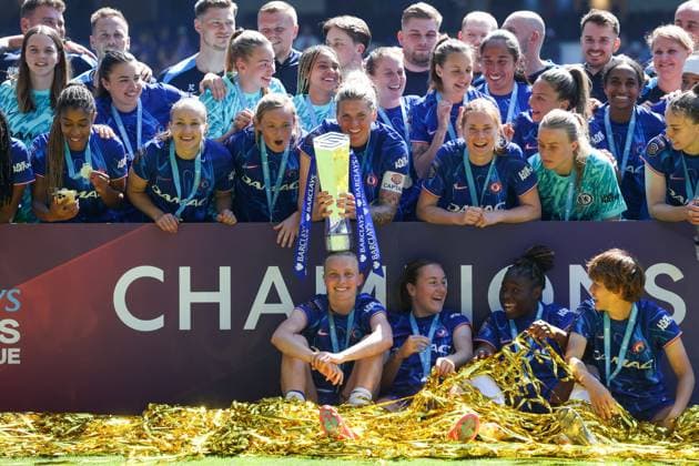 Millie Bright of Chelsea holds the Barclays Women s Super League trophy Chelsea v Liverpool, Football, Barclays Women s Super League, Stamford Bridge, London, UK - 10 05 25 EDITORIAL USE ONLY No use with unauthorised audio, video, data, fixture lists (outside the EU), club league logos or live services. Online in-match use limited to 45 images (+15 in extra time). No use to emulate moving images. No use in betting, games or Copyright: xAnthonyxHanc Shutterstockx 15292910ec