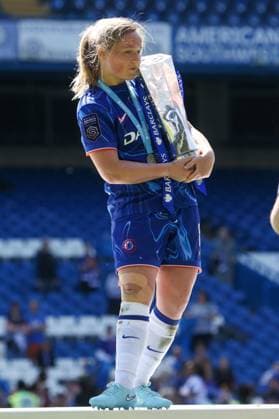 Erin Cuthbert of Chelsea pictured holding the trophy Chelsea v Liverpool, Football, Barclays Women s Super League, Stamford Bridge, London, UK - 10 05 25 EDITORIAL USE ONLY No use with unauthorised audio, video, data, fixture lists (outside the EU), club league logos or live services. Online in-match use limited to 45 images (+15 in extra time). No use to emulate moving images. No use in betting, games or Copyright: xAnthonyxHanc Shutterstockx 15292910fd