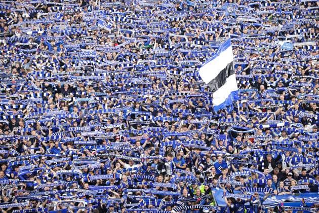 GER, xFSx ,Hamburg, HSV , 2. Bundesliga , Fussball, DFL, Hamburger SV vs SSV Ulm 1846 , im Hamburger Volksparkstadion , 10.05.2025 , v.l. Hamburger SV fans sturmen dan Platz nach dem Sieg gegen SSV Ulm 1846 und feiern den Aufstieg in die 1. Bundesliga DFL regulations prohibit any use of photographs as image sequences and or quasi-video.