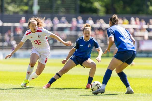 Google Pixel Frauen-Bundesliga: 1. FC Köln - 1. FFC Turbine Potsdam, 11.05.2025 Lotta Cordes (1. FC Köln, 6), Alina Gnädig (1. FFC Turbine Potsdam, 21), Emily Lemke (1. FFC Turbine Potsdam, 18). Google Pixel Frauen-Bundesliga, 1. FC Köln - 1. FFC Turbine Potsdam, 22. Spieltag, am 11.05.2025, Franz-Kremer-Stadion, Köln DFB regulations prohibit any use of photographs as image sequences and or quasi-video Copyright: xBEAUTIFULxSPORTS Meuselx