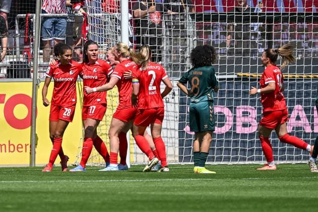 Jubel zum Tor zum 2:1 durch Svenja Foelmli (SC Freiburg Frauen, 17) GER, SC Freiburg - SV Werder Bremen, Frauen-Fussball, Google Pixel Frauen-Bundesliga, 22. Spieltag, Saison 2024 2025, 11.05.2025 DFB REGULATIONS PROHIBIT ANY USE OF PHOTOGRAPHS AS IMAGE SEQUENCES AND OR QUASI-VIDEO GER, SC Freiburg - SV Werder Bremen, Frauen-Fussball, Google Pixel Frauen-Bundesliga, 22. Spieltag, Saison 2024 2025, 11.05.2025 Freiburg Copyright: xEibner-Pressefoto ThomasxHessx EP_THS