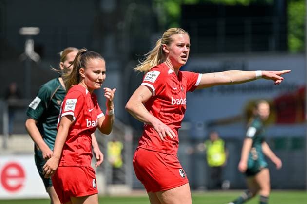 Annie Karich (SC Freiburg Frauen, 06) mit Gestik, imHintergrund Annabel Schasching (SC Freiburg Frauen, 19) GER, SC Freiburg - SV Werder Bremen, Frauen-Fussball, Google Pixel Frauen-Bundesliga, 22. Spieltag, Saison 2024 2025, 11.05.2025 DFB REGULATIONS PROHIBIT ANY USE OF PHOTOGRAPHS AS IMAGE SEQUENCES AND OR QUASI-VIDEO GER, SC Freiburg - SV Werder Bremen, Frauen-Fussball, Google Pixel Frauen-Bundesliga, 22. Spieltag, Saison 2024 2025, 11.05.2025 Freiburg Copyright: xEibner-Pressefoto ThomasxHessx EP_THS