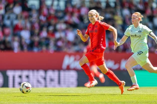 GER, München, FC Bayern München vs SGS Essen, Google Pixel Frauen Bundesliga, Fussball, DFB, Spielzeit 2024 2025, FC Bayern Campus, 22. Spieltag, im Bild: Pernille Harder (FC Bayern München 21) DFB DFL REGULATIONS PROHIBIT ANY USE OF PHOTOGRAPHS AS IMAGE SEQUENCES AND OR QUASI-VIDEO, 11.05.2025, Copyright: HMBxMedia HendrikxHamelau