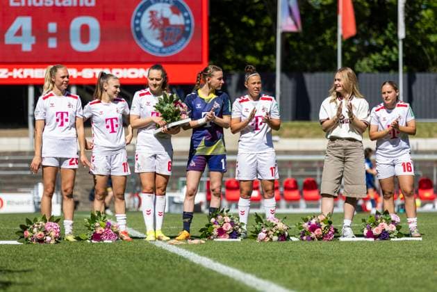 Google Pixel Frauen-Bundesliga: 1. FC Köln - 1. FFC Turbine Potsdam, 11.05.2025 von links: Janina Hechler (1. FC Köln, 28), Alena Bienz (1. FC Köln, 11), Lotta Cordes (1. FC Köln, 6), Jasmin Pal (1. FC Köln, 1), Nicole Billa (1. FC Köln, 17), Josefine Osigus (1. FC Köln, 24), Lilith Schmidt (1. FC Köln, 16) wurden nach dem Spiel offiziell verabschiedet. Google Pixel Frauen-Bundesliga, 1. FC Köln - 1. FFC Turbine Potsdam, 22. Spieltag, am 11.05.2025, Franz-Kremer-Stadion, Köln DFB regulations prohibit any use of photographs as image sequences and or quasi-video Copyright: xBEAUTIFULxSPORTS Meuselx