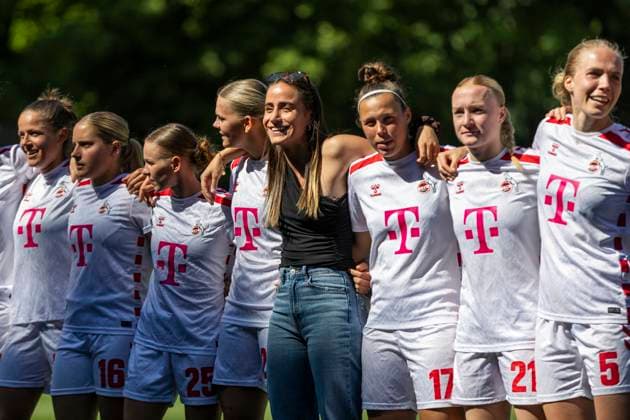 Google Pixel Frauen-Bundesliga: 1. FC Köln - 1. FFC Turbine Potsdam, 11.05.2025 von links: Laura Feiersinger (1. FC Köln, 27), Lilith Schmidt (1. FC Köln, 16), Laura Donhauser (1. FC Köln, 25), Julia Schiffarth (1. FC Köln, 22), Vanessa Leimenstoll (1. FC Köln, 29), Nicole Billa (1. FC Köln, 17), Anna Gerhardt (1. FC Köln, 21), Celina Degen (1. FC Köln, 5). Google Pixel Frauen-Bundesliga, 1. FC Köln - 1. FFC Turbine Potsdam, 22. Spieltag, am 11.05.2025, Franz-Kremer-Stadion, Köln DFB regulations prohibit any use of photographs as image sequences and or quasi-video Copyright: xBEAUTIFULxSPORTS Meuselx