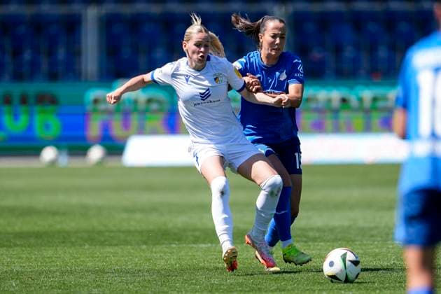 v.li.: Melina Reuter (Jena, 7), Marta Cazalla Garcia (TSG, 15), Zweikampf, Spielszene, Duell, duel, tackle, tackling, Dynamik, Action, Aktion, 11.05.2025, Sinsheim (Hoffenheim) (Deutschland), Fussball, Google Pixel Frauen-Bundesliga, TSG 1899 Hoffenheim - FC Carl Zeiss Jena, DFB DFL REGULATIONS PROHIBIT ANY USE OF PHOTOGRAPHS AS IMAGE SEQUENCES AND OR QUASI-VIDEO.