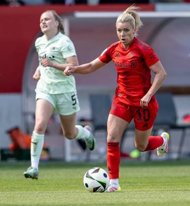 Linda Dallmann (FC Bayern Muenchen Frauen, 10) FC Bayern Muenchen Frauen vs. SGS Essen 1968, Fussball, Google Pixel Frauen-Bundesliga, 22. Spieltag, Saison 2024 2025, 11.05.2025. (DFL DFB REGULATIONS PROHIBIT ANY USE OF PHOTOGRAPHS as IMAGE SEQUENCES and or QUASI-VIDEO). FC Bayern Muenchen Frauen vs. SGS Essen 1968, Fussball, Google Pixel Frauen-Bundesliga, 22. Spieltag, Saison 2024 2025, 11.05.2025. Muenchen Copyright: xEibner-Pressefoto HeikexFeinerx EP_HFR
