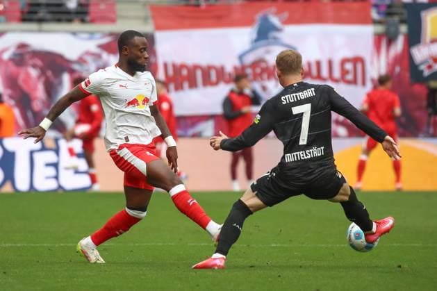 17.05.2025, xgox, Fussball 1.Bundesliga, RB Leipzig - VfB Stuttgart emspor, v.l. Lutsharel Geertruida (Leipzig, 3), Maximilian Mittelstaedt (Stuttgart, 7) Zweikampf, Duell, Kampf, tackle (DFL DFB REGULATIONS PROHIBIT ANY USE OF PHOTOGRAPHS as IMAGE SEQUENCES and or QUASI-VIDEO) Leipzig