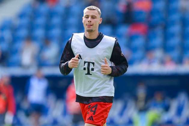 Gabriel Vidovic (FC Bayern Muenchen) schaut, Bundesliga, TSG 1899 Hoffenheim v FC Bayern München, PreZero-Arena am 17. May 2025 in Sinsheim, Deutschland. (Foto von Marco Steinbrenner DeFodi Images) Gabriel Vidovic (FC Bayern Muenchen) looks on, Bundesliga, TSG 1899 Hoffenheim v FC Bayern München, PreZero-Arena, May 17, 2025 in Sinsheim, Germany. (Photo by Marco Steinbrenner DeFodi Images) DFL regulations prohibit any use of photographs as image sequences and or quasi-video.