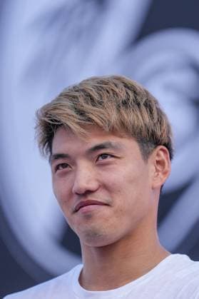 Ritsu Doan (SC Freiburg, 42), die Freiburger Mannschaft feiert den Einzug in die Europa League gemeinsam mit den Fans auf einer Bühne vor dem Stadion, Party, Feier, Jubel, Emotionen , Deutschland, Fussball, 1. Bundesliga, 34.Spieltag, 2024 2025, SC Freiburg vs. Eintracht Frankfurt, 17.05.2025, Europa-Park Stadion, Freiburg, Deutschland DFL REGULATIONS PROHIBIT ANY USE OF PHOTOGRAPHS AS IMAGE SEQUENCES AND OR QUASI-VIDEO. Freiburg Europa-Park Stadion Baden-Württemberg Deutschland Copyright: xArnexAmbergx